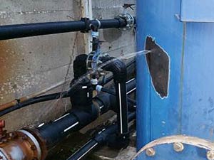 Leaking seawater tanks Leaking seawater tanks