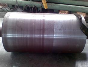Drive roller with old rubber cladding removed Drive roller with old rubber cladding removed